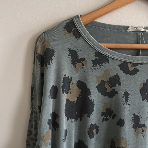 Easel boutique green leopard print oversized long sleeve shirt top - Picture 3 of 6